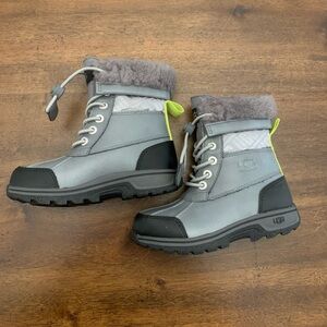 Ugg Butte II CWR Snow Boots Kids 11 Boys Gray New